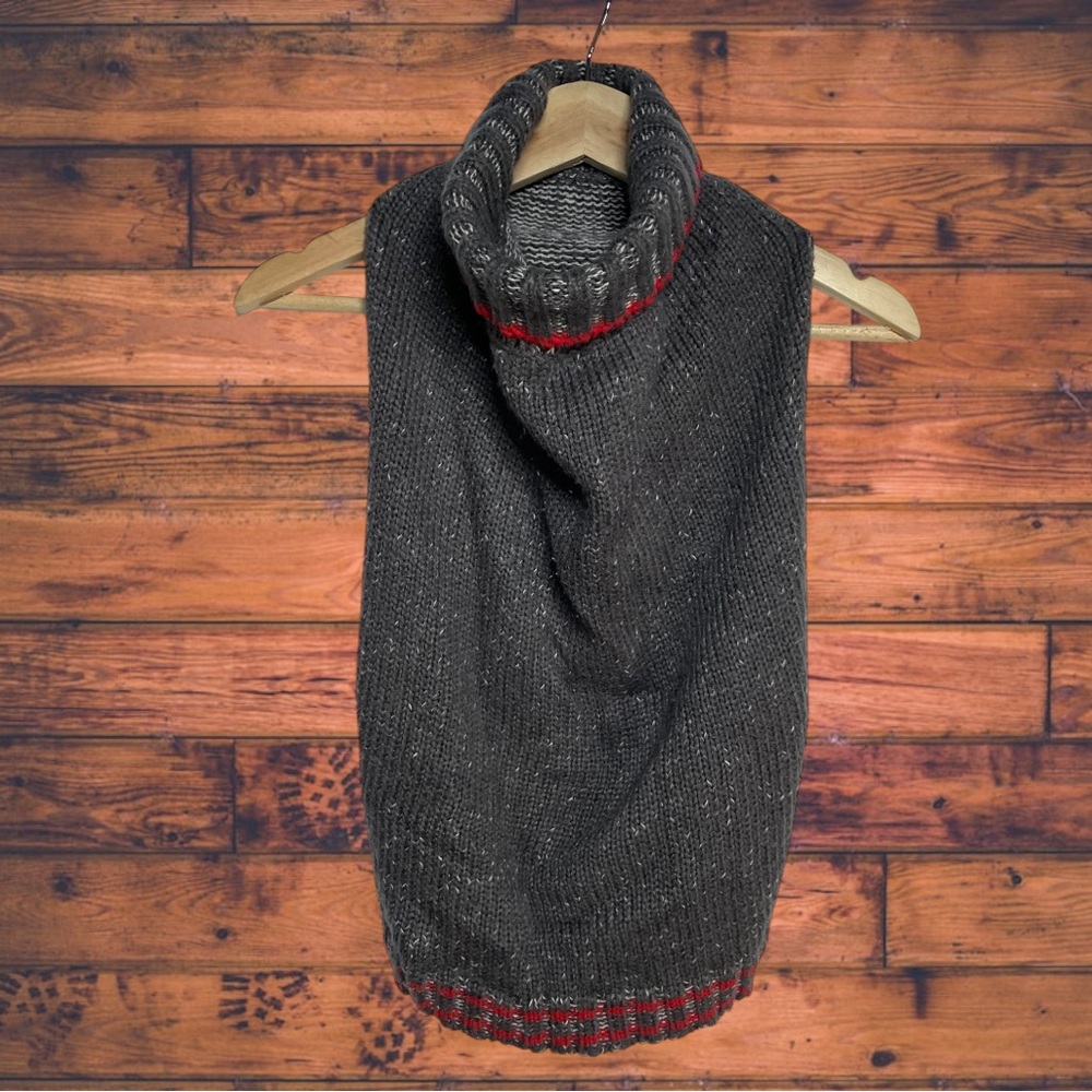 5‎ for $25🔥Grey & Red Embroidered Dog Sweater Medium
